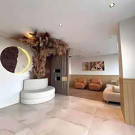 Hotel Elysian Airport