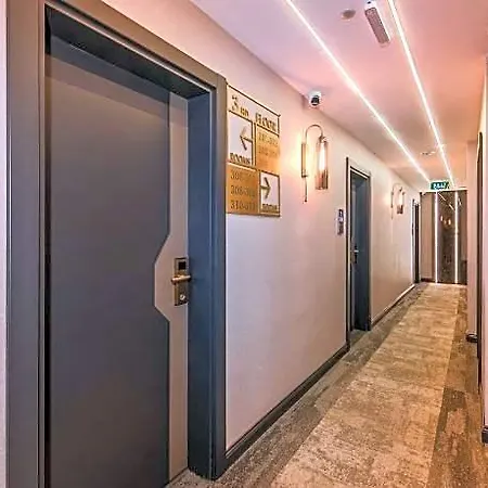 Hotel Elysian Airport